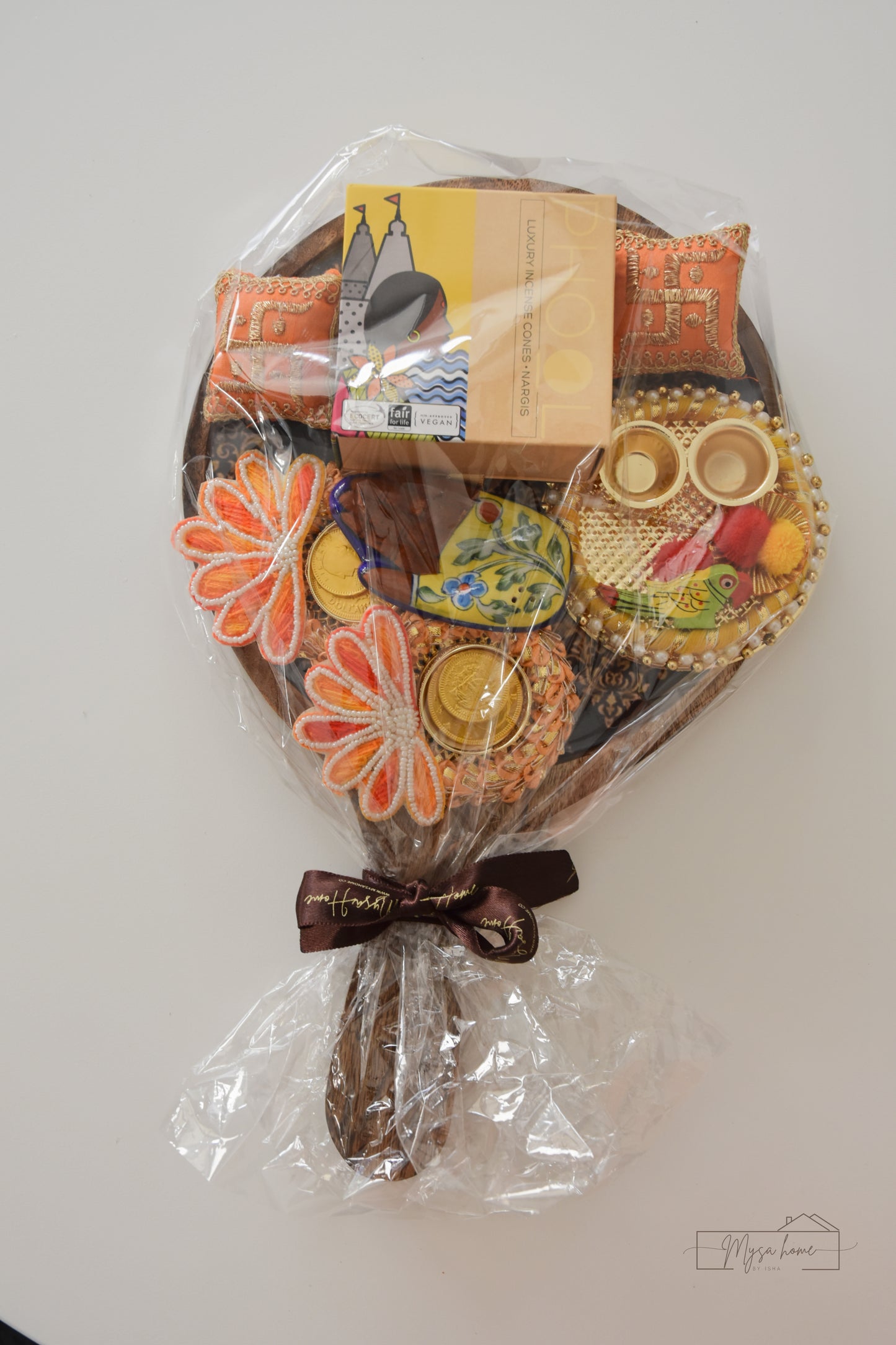 Elegant festive gift set with blue pottery diya, serveware & décor – Mysa Home